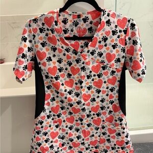Heart & Paw Print Scrub Top in White, Red, Black
